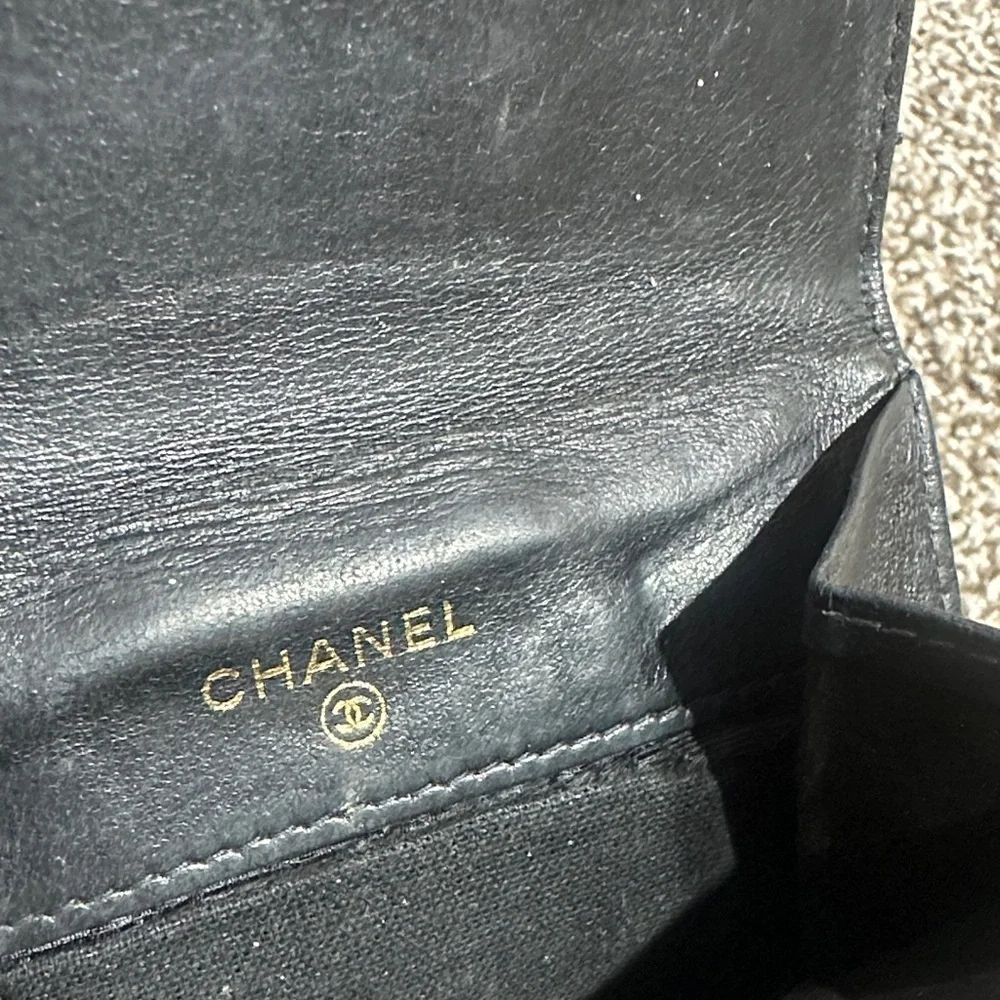 CHANEL AUTHENTIC Black Caviar Leather Card Holder with Embossed CC - Picture 7 of 16